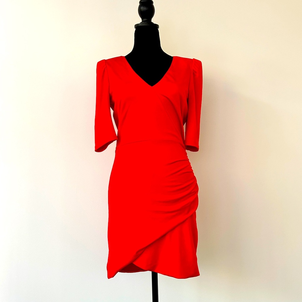 NWOT, Alice + Olivia, Red cocktail dress, with exposed back zipper